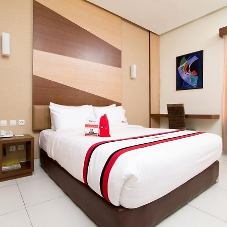 Hotel Reddoorz Near Roxy Giacarta Esterno foto