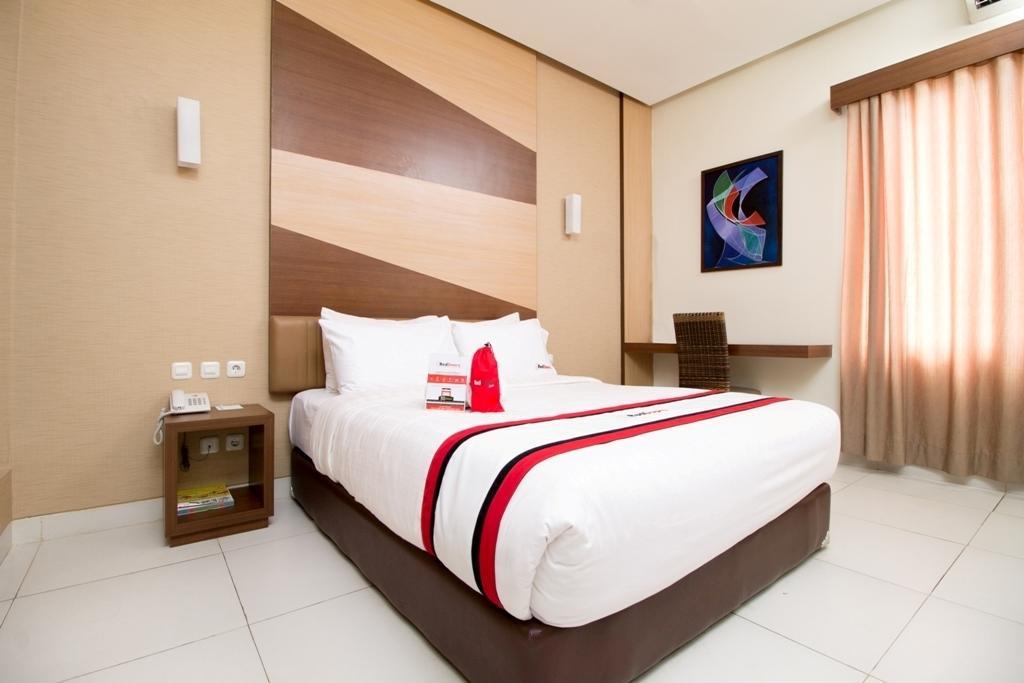 Hotel Reddoorz Near Roxy Giacarta Esterno foto