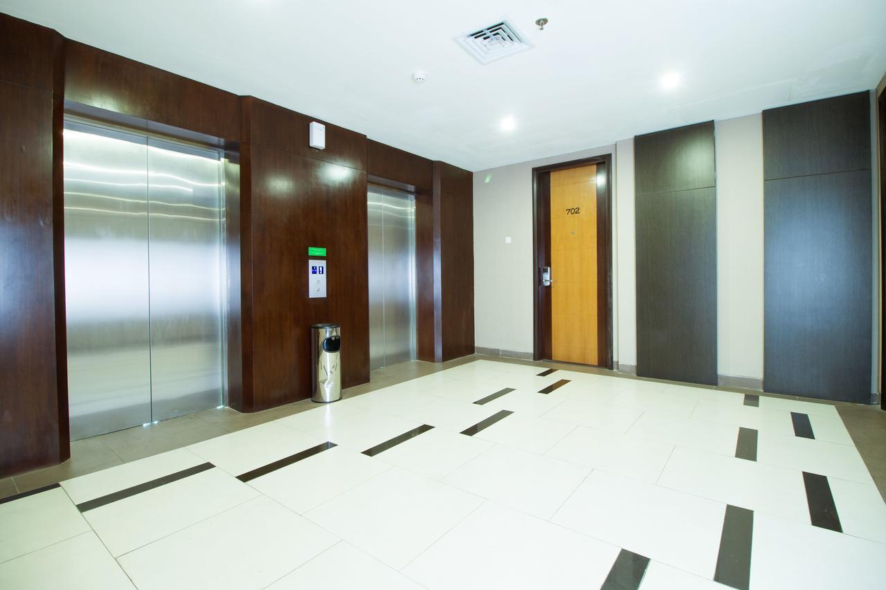 Hotel Reddoorz Near Roxy Giacarta Esterno foto