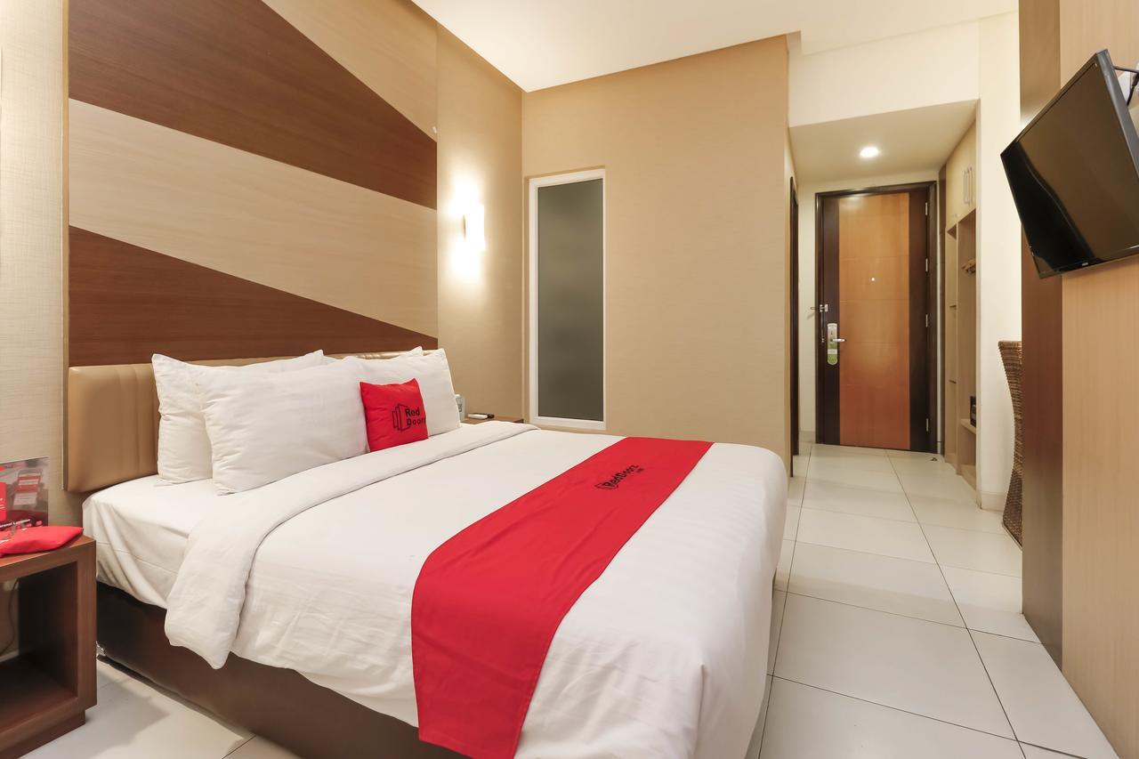 Hotel Reddoorz Near Roxy Giacarta Esterno foto