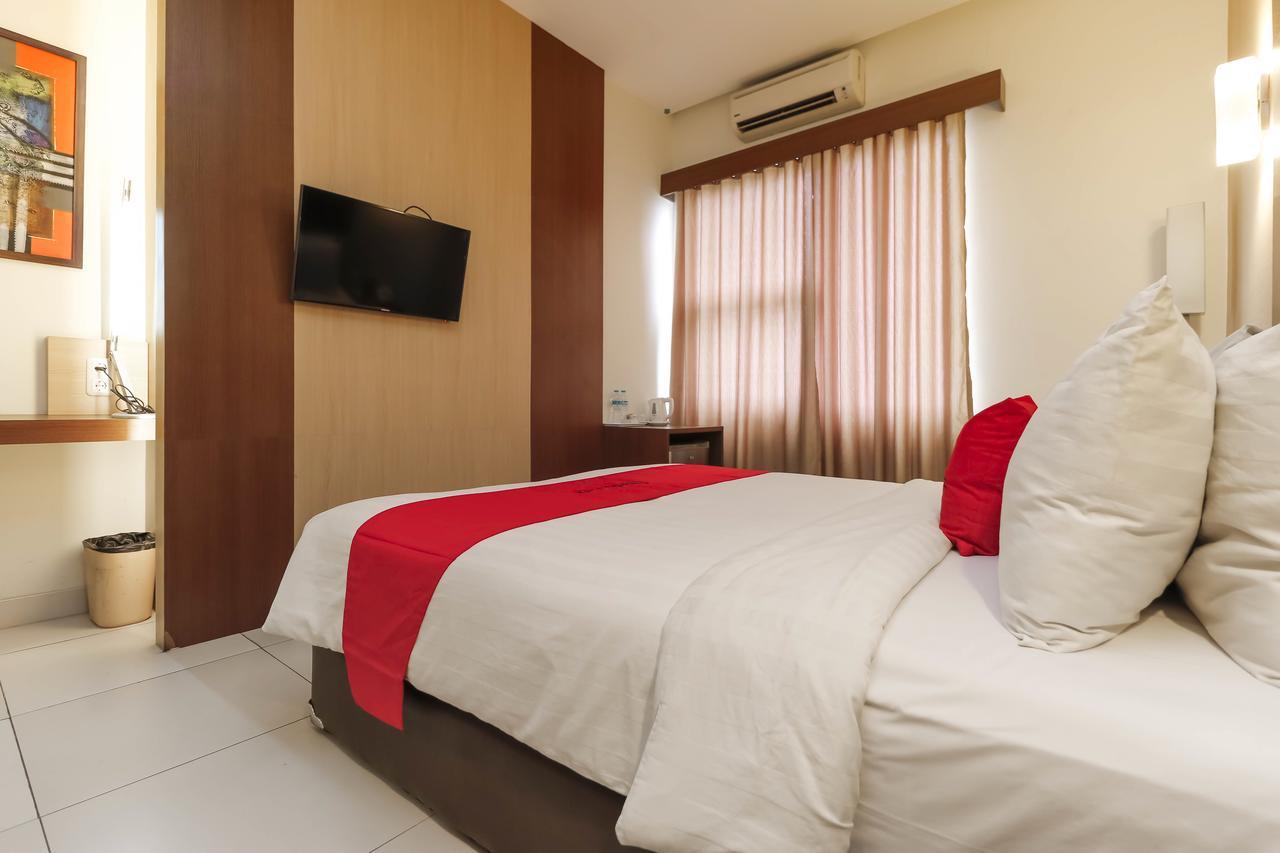 Hotel Reddoorz Near Roxy Giacarta Esterno foto