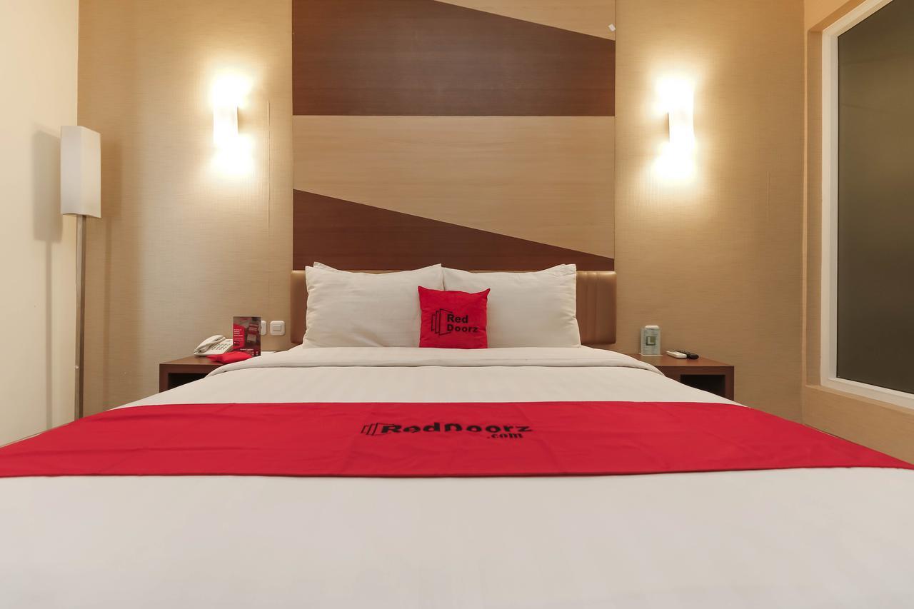 Hotel Reddoorz Near Roxy Giacarta Esterno foto