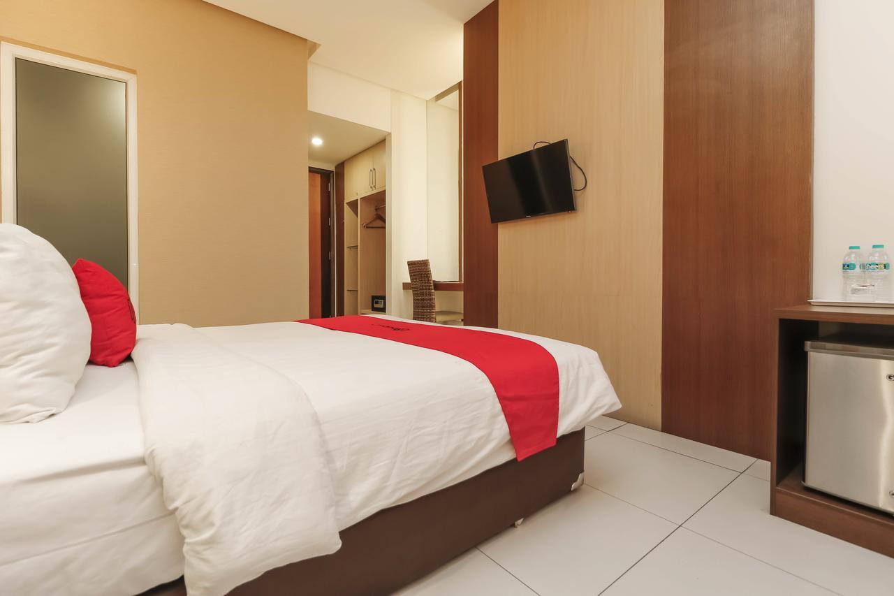 Hotel Reddoorz Near Roxy Giacarta Esterno foto