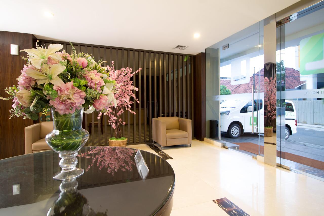 Hotel Reddoorz Near Roxy Giacarta Esterno foto