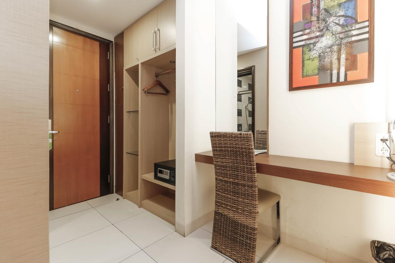 Hotel Reddoorz Near Roxy Giacarta Esterno foto