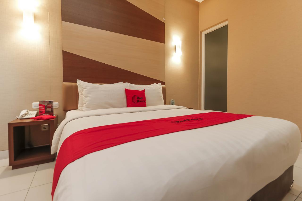 Hotel Reddoorz Near Roxy Giacarta Esterno foto